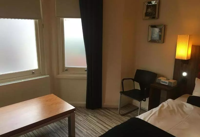 Deluxe-studio, Simply Rooms & Suites