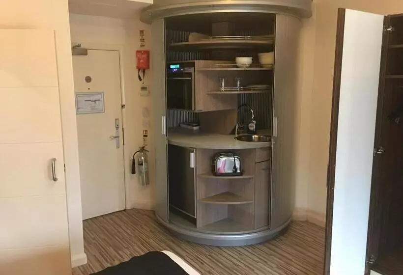 Deluxe-studio, Simply Rooms & Suites