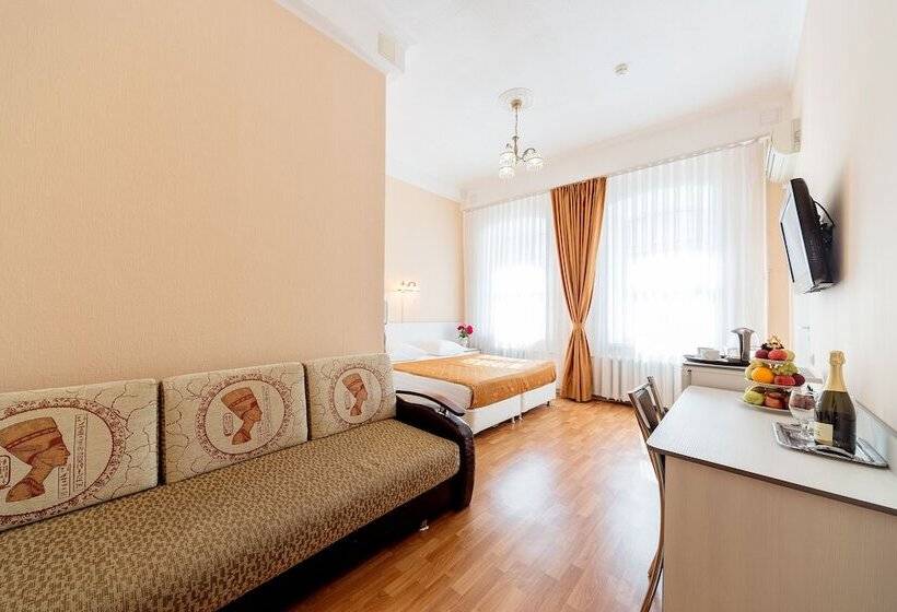 Семейный Номер, Tonika