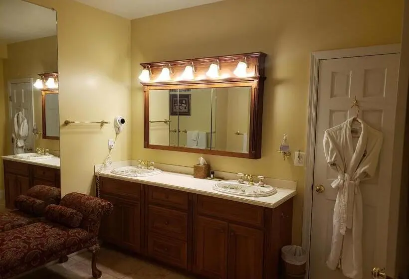 キングサイズベッドのデラックスルーム, Blue Heron Inn A Bed And Breakfast Llc