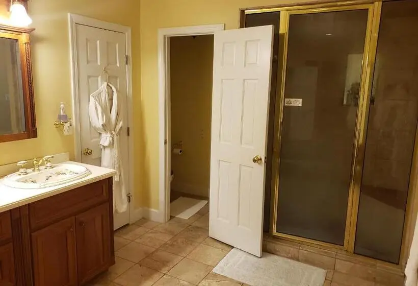 キングサイズベッドのデラックスルーム, Blue Heron Inn A Bed And Breakfast Llc