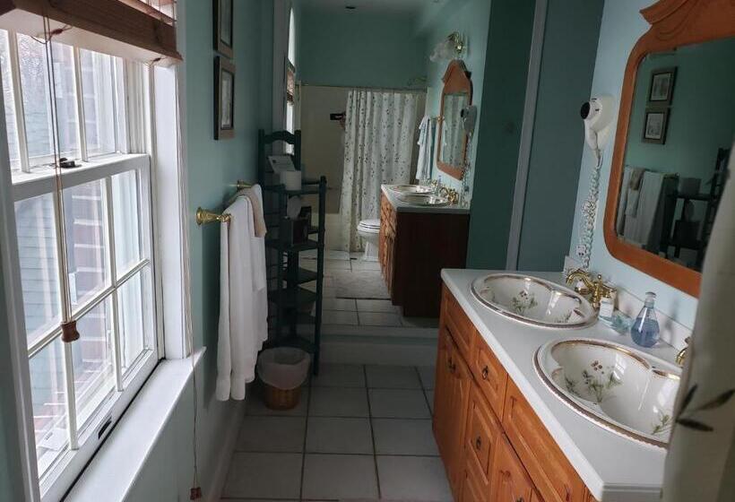Люкс с Балконом, Blue Heron Inn   A Bed And Breakfast Llc