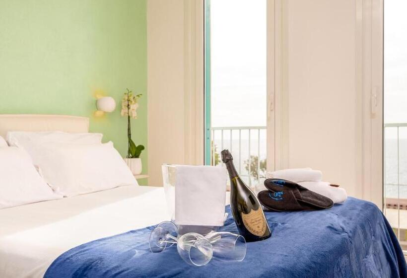 اتاق استاندارد چهار تخته با چشم‌انداز دریا, Camera Carolina