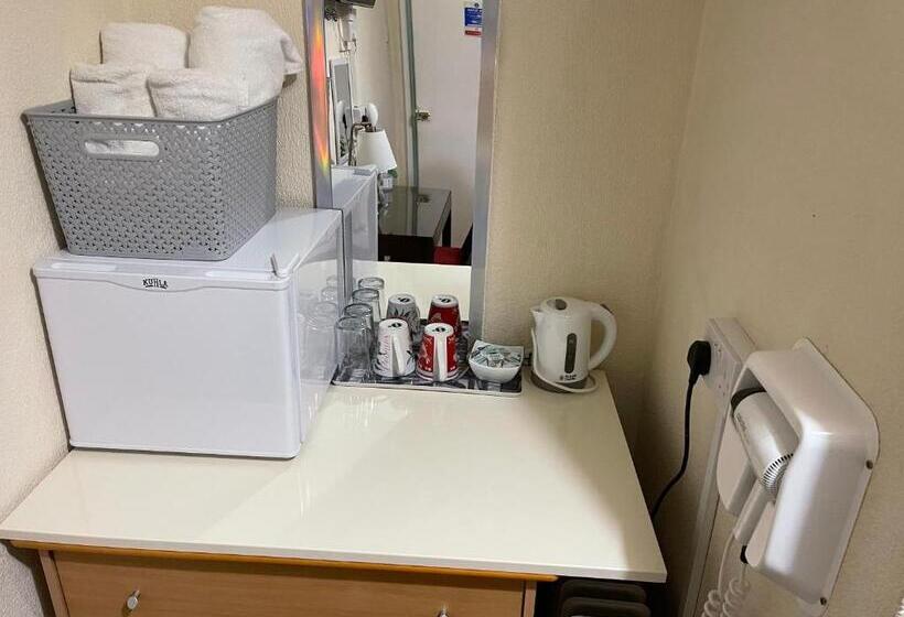 스탠다드 룸, Victoria House   Self Catering Quiet Guesthouse   Adult Singles And Couples Only