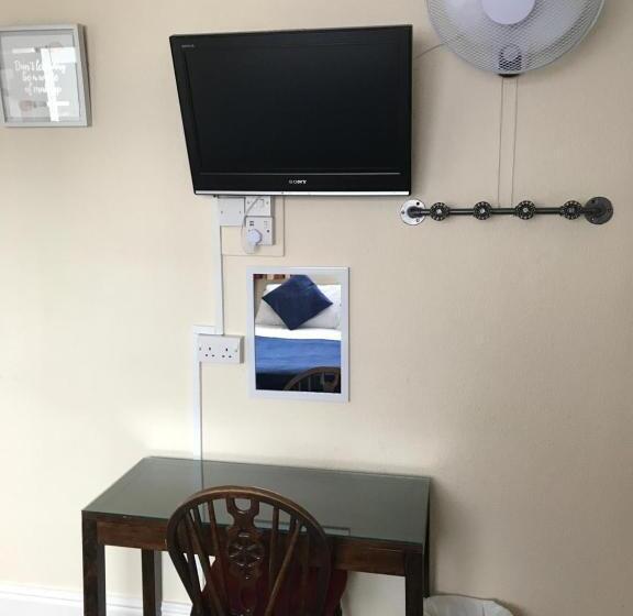 스탠다드 룸, Victoria House   Self Catering Quiet Guesthouse   Adult Singles And Couples Only