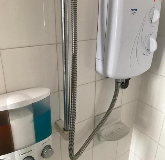 스탠다드 룸, Victoria House   Self Catering Quiet Guesthouse   Adult Singles And Couples Only