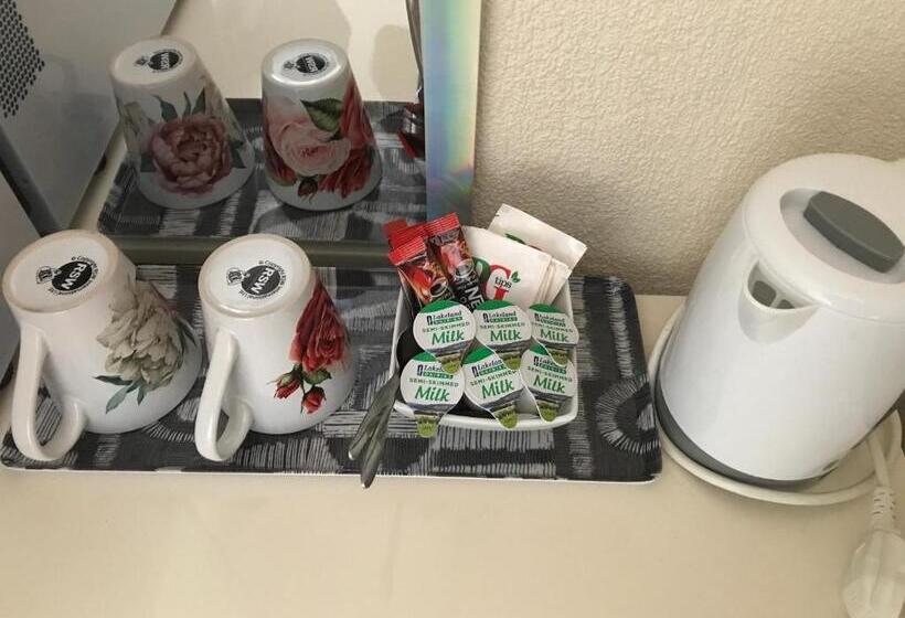 스탠다드 룸, Victoria House   Self Catering Quiet Guesthouse   Adult Singles And Couples Only