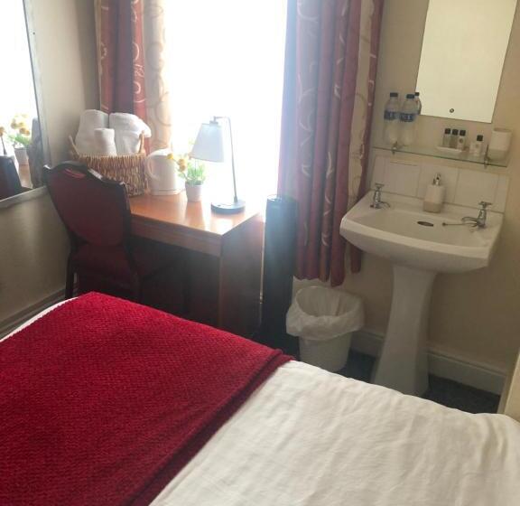 Quarto Basic, Victoria House   Self Catering Quiet Guesthouse   Adult Singles And Couples Only