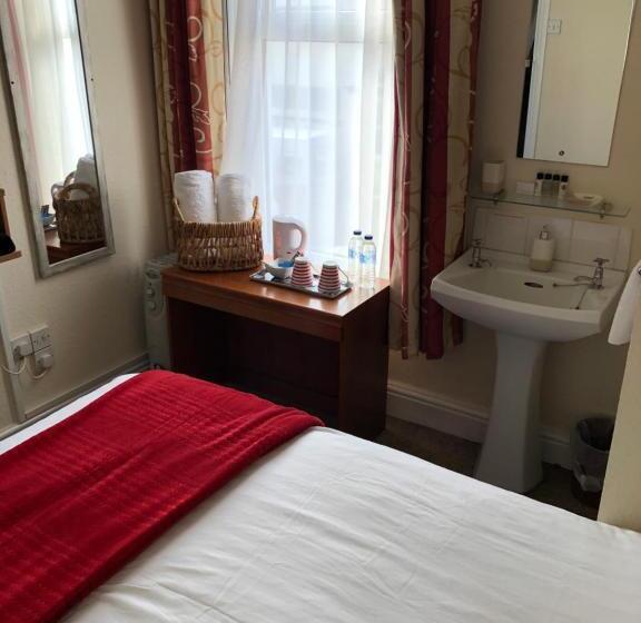 Quarto Basic, Victoria House   Self Catering Quiet Guesthouse   Adult Singles And Couples Only