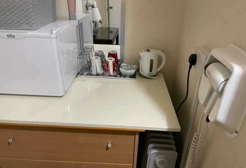 스탠다드 룸, Victoria House   Self Catering Quiet Guesthouse   Adult Singles And Couples Only