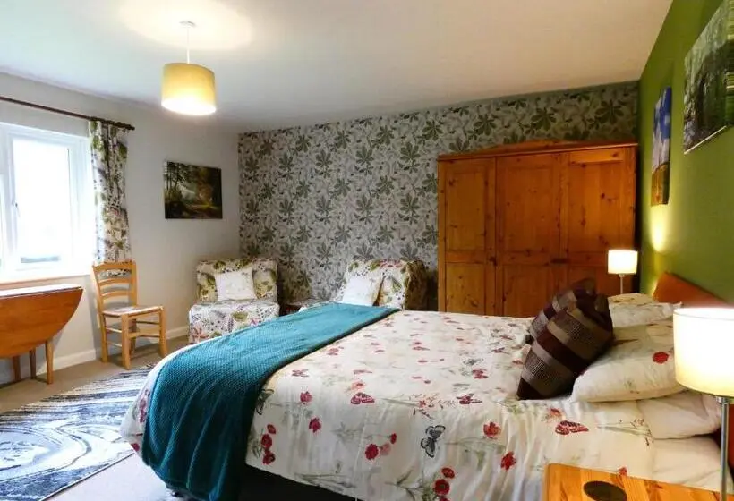 Cameră Familiară, Wray Valley