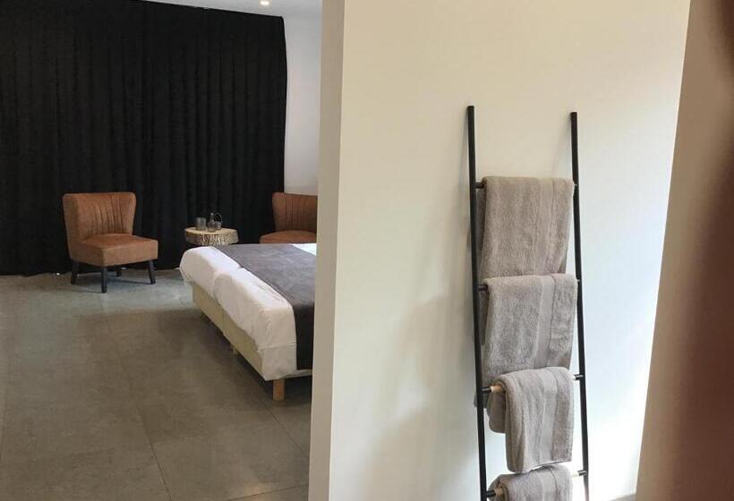 디럭스 룸, Au Bord De La Foret