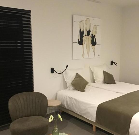 디럭스 룸, Au Bord De La Foret