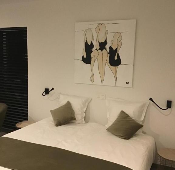 디럭스 룸, Au Bord De La Foret