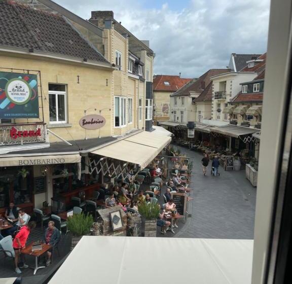 اتاق خانوادگی, Castle View 2