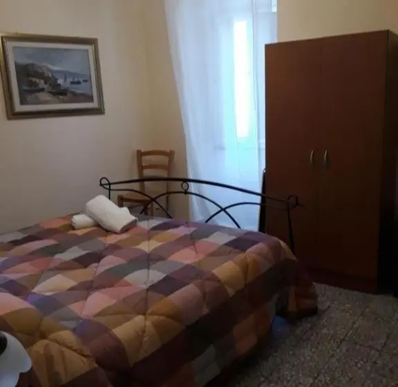 اتاق لوکس, L Antico Faro