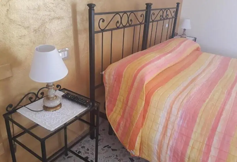 Standard Triple Room with Terrace, L Antico Faro