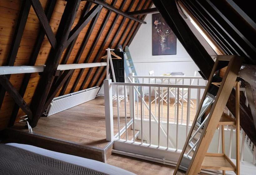 اتاق سوپریور چهار تخته, Het Gecroonde Swaert B&b