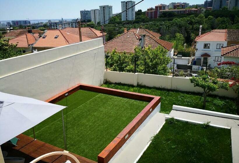 اتاق استاندارد, Be My Neighbour