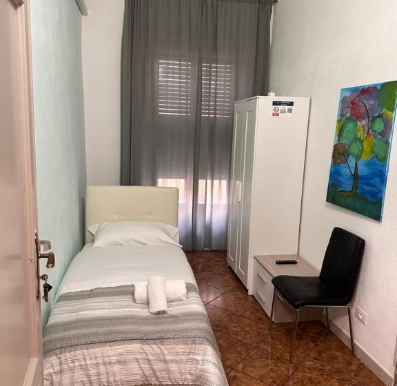 اتاق استاندارد یک نفره, Crown Guest House