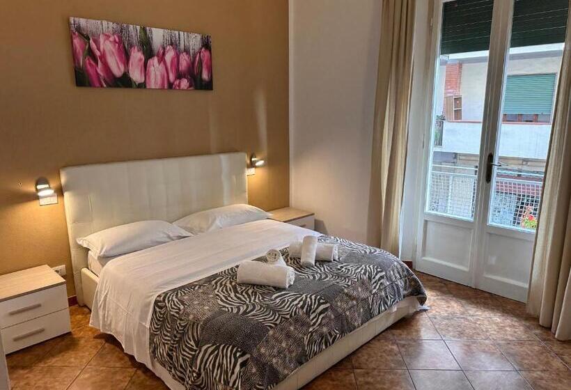 اتاق استاندارد, Crown Guest House