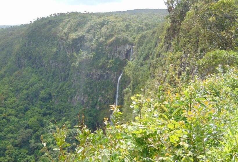Family Room, Pereybere Villa Valari With Pool Near Beach