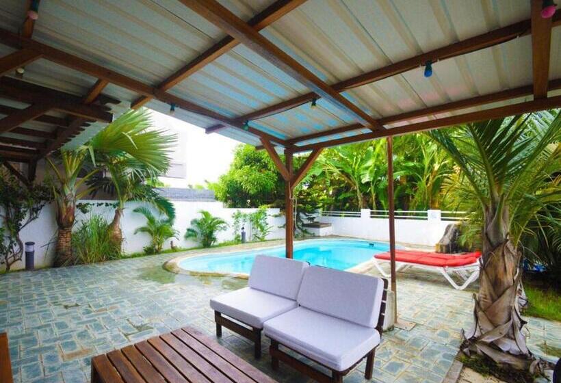 Family Room, Pereybere Villa Valari With Pool Near Beach