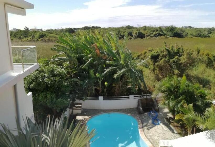 Family Room, Pereybere Villa Valari With Pool Near Beach