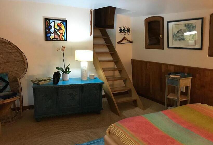 חדר דלוקס, Péniche Djebelle