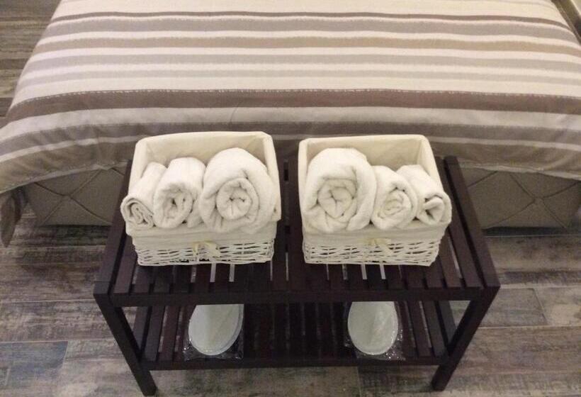 استودیوی لوکس, Il Pavone