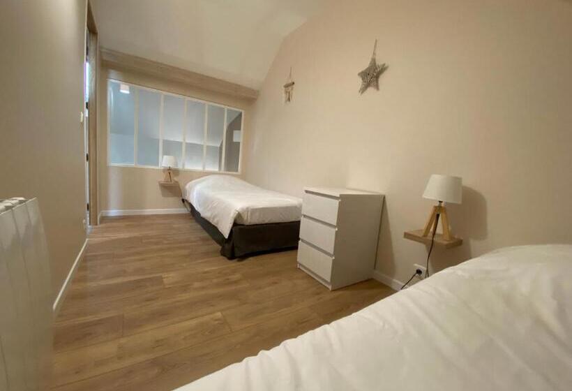 غرفة عائلية, La Vieille Maison