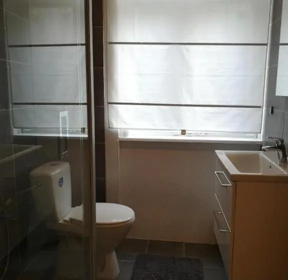Huoneisto 3 Makuuhuonetta, Apartment Caracalla
