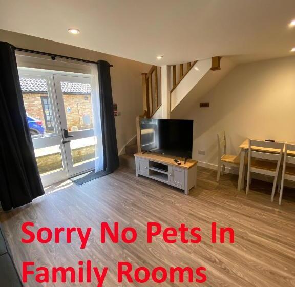 １階の１ベッドルームアパートメント, Ramsey Rooms