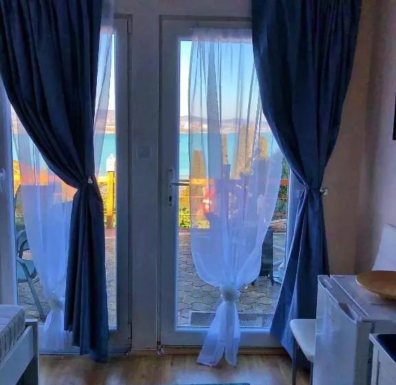 استودیو استاندارد با تراس, Villa Borostyán