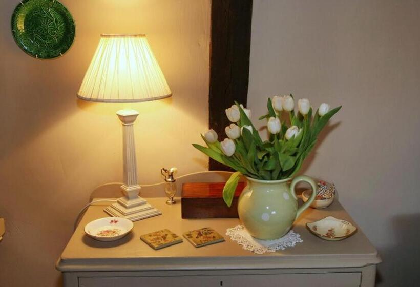 スタンダードルーム, Brook Farmhouse