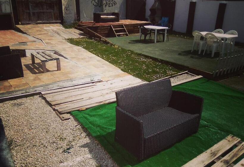 Кровать в Общей Комнате, Coruña Backpackers Hostel