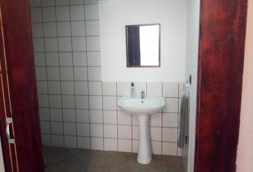 Кровать в Общей Комнате, Coruña Backpackers Hostel