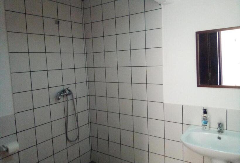 Кровать в Общей Комнате, Coruña Backpackers Hostel