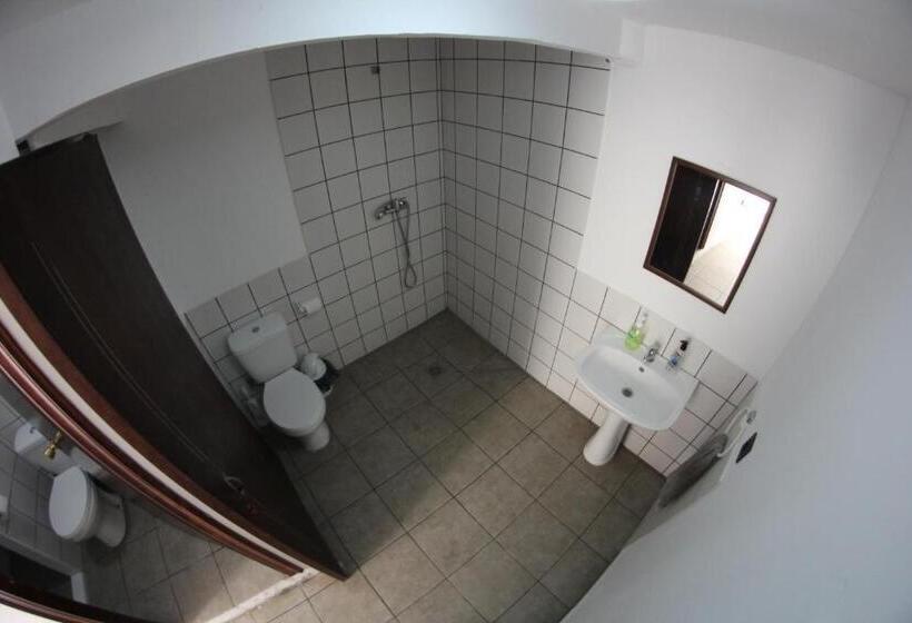 Кровать в Общей Комнате, Coruña Backpackers Hostel