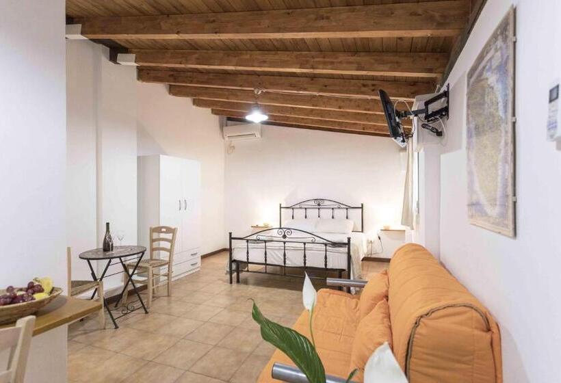 스탠다드 스튜디오 킹침대, Eloka