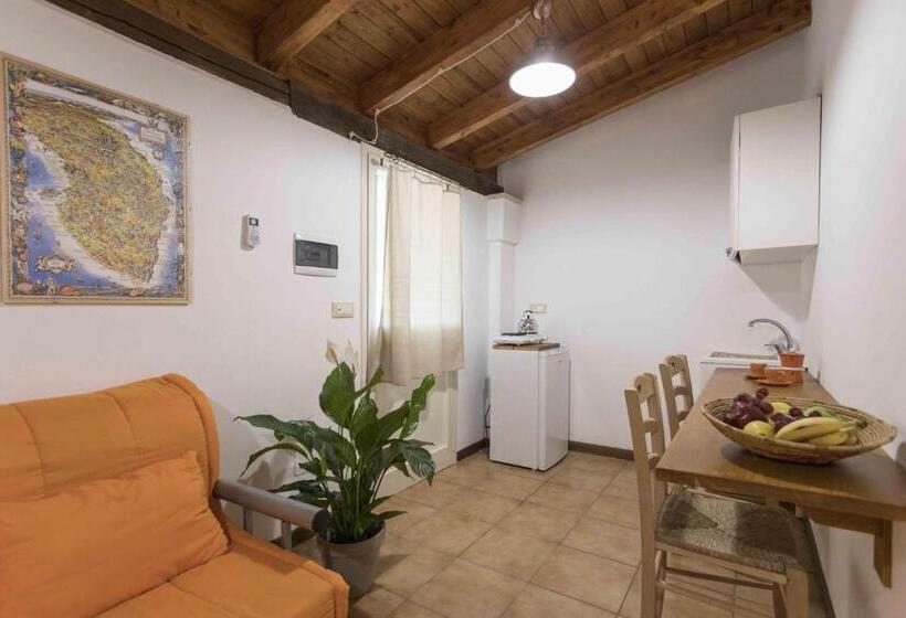 스탠다드 스튜디오 킹침대, Eloka