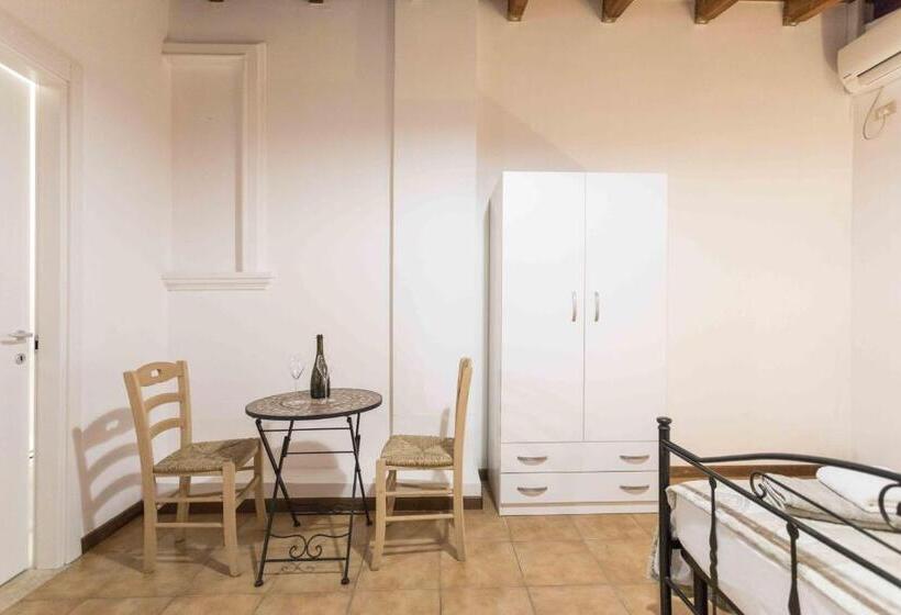 스탠다드 스튜디오 킹침대, Eloka