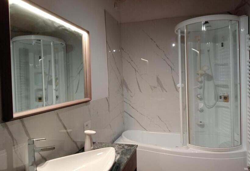 Banyosu Dışarıda Standart Üç Kişilik Oda, B&b A Casa Mia