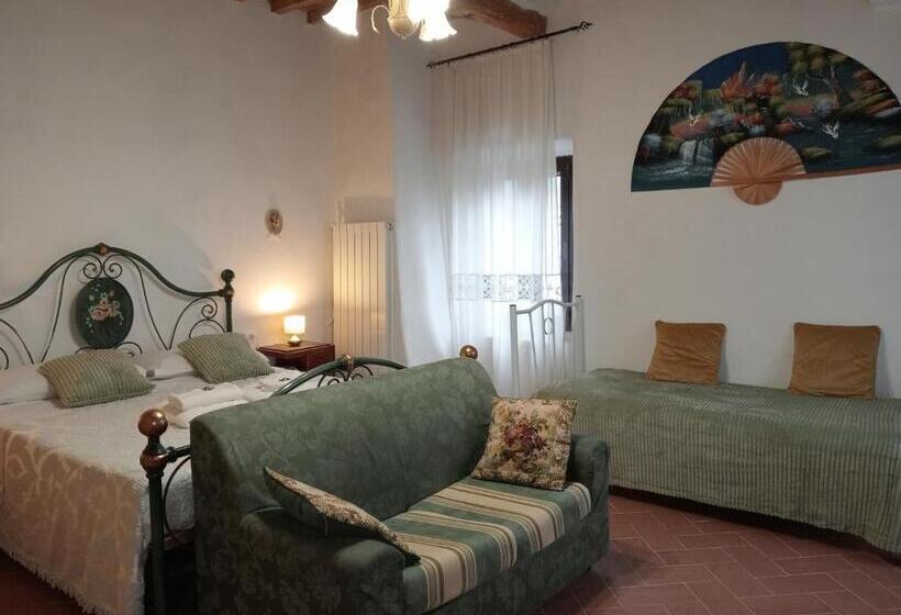 Banyosu Dışarıda Standart Üç Kişilik Oda, B&b A Casa Mia