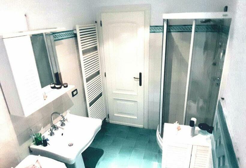 غرفة قياسية مطلة على الجبل, The Italian Riviera