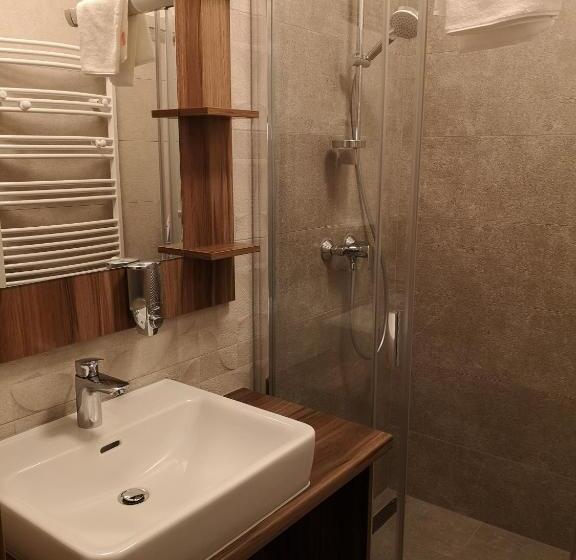 דירת שני חדרים, Schneekristall