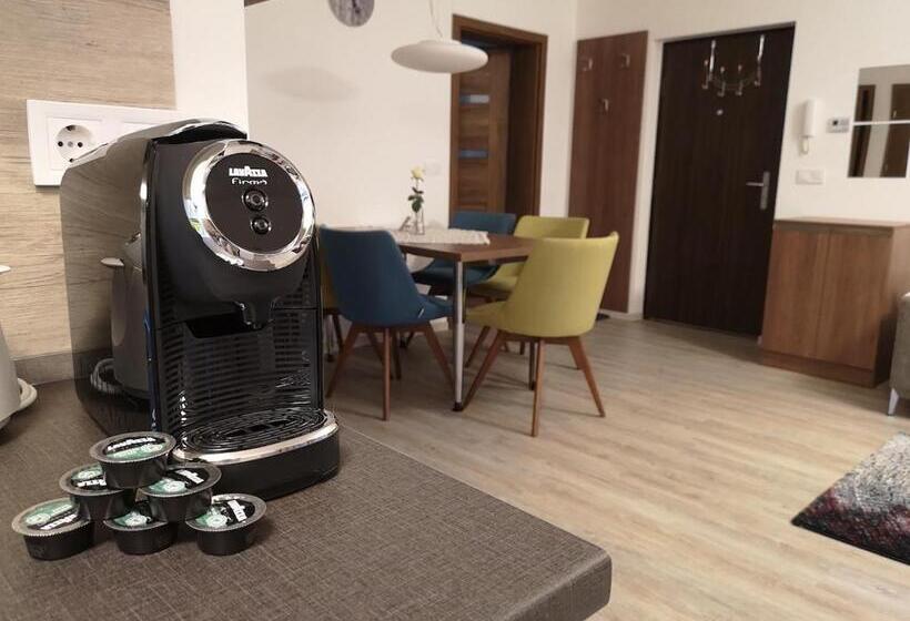 דירת שני חדרים, Schneekristall