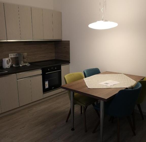 דירת חדר, Schneekristall