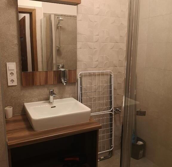 דירת חדר, Schneekristall