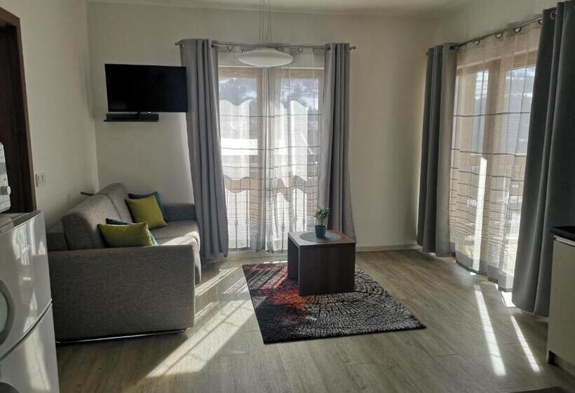 דירת חדר, Schneekristall